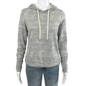 Vuori Womens Halo Essential Camo Hoodie Size XS Gray Pullover Crop Athleisure